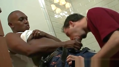 Beautiful blonde gets her pussy pounded