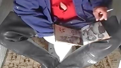 Sexy babe fucked by a dildo