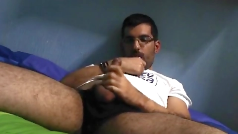 Married up and getting her pussy with toys