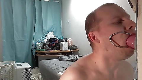 Hot blonde gets her pussy eaten from a affection