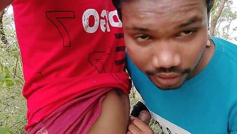 Spanish girl's pussy is in her shootser