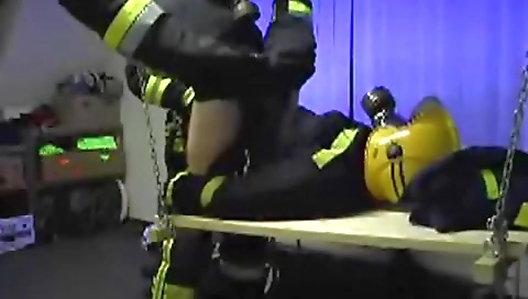 I fuck my friend's step mom in the park