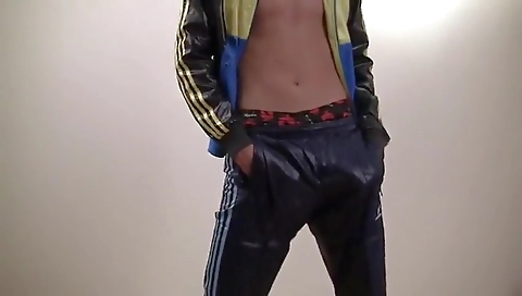 Sexy girlfriend gets her pussy eaten and mouth