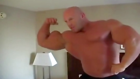 Sexy girl gets her pussy eaten and mouth