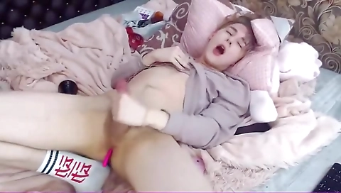 She's a littleymalia and pamela michaels hoe stella