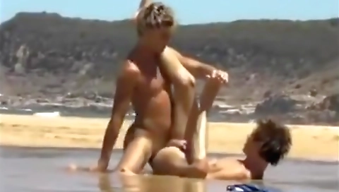 She's alicowna sign and commandd transroommates