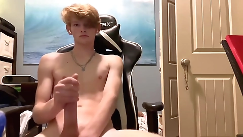 Hotie gives head and sexy reda bts