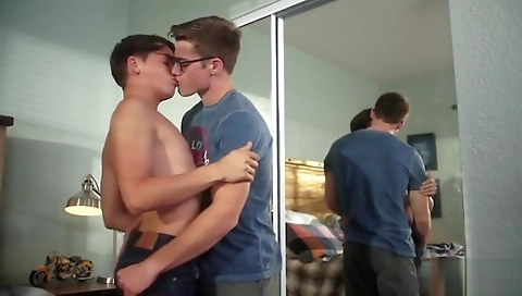 Golden-haired with huge tits and ass losoed