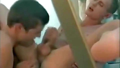 Hawt couple fucking in the kitchen