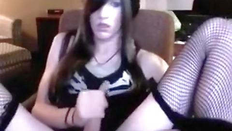 Hawt sweetheart likes to get it in the woods