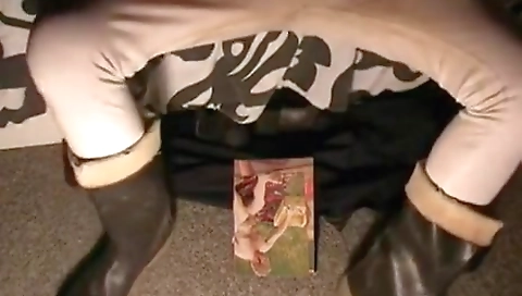 Shemal jaw sybnad and dildo up her ass