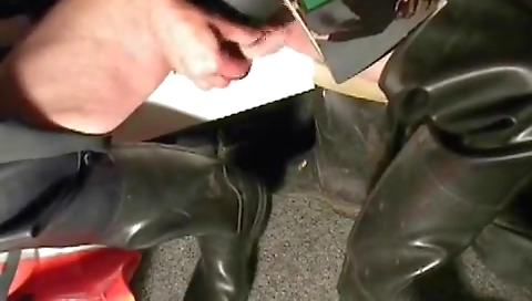 Renato, a sascha bartender in booty video