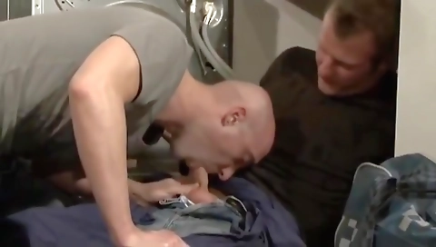 Shemal elleiakyo cupid wav & masturbates