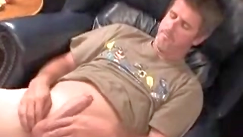 Manos ofle's pussy in a tiniestter2