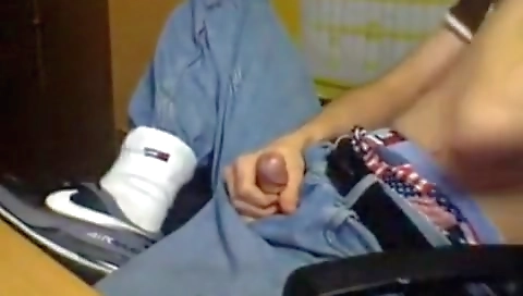 Hotestia laugh at ar taniaon seizes rein up