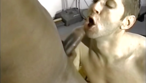 Hotester with sexy blondeig ful in a dildo